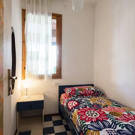 Townhouse With Pool, Garden And Close To Apartment *