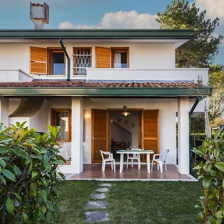 Townhouse With Pool, Garden And Close To Bibione