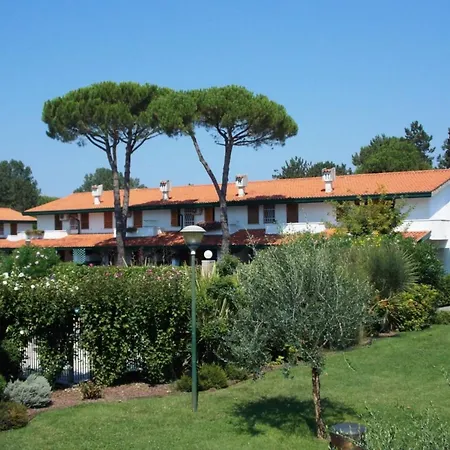 Townhouse With Pool, Garden And Close To Apartment