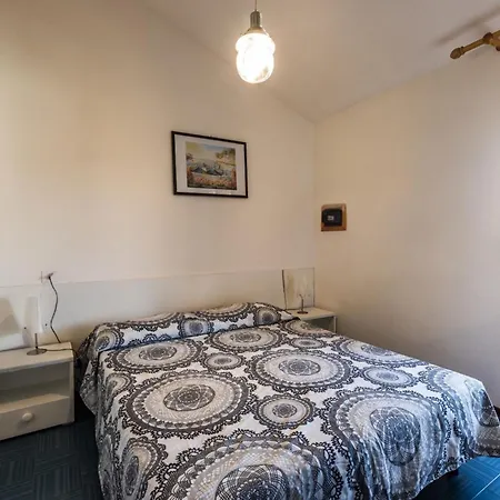 Apartamento Townhouse With Pool, Garden And Close To