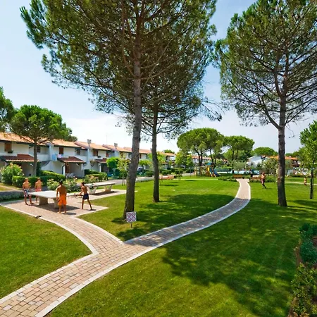Townhouse With Pool, Garden And Close To Apartment Bibione