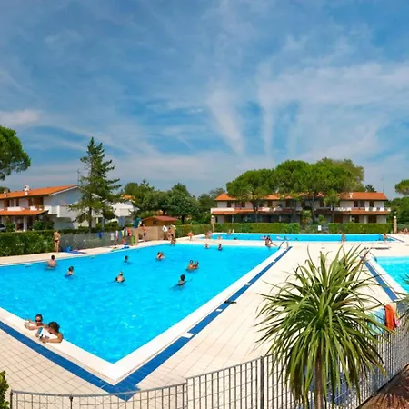 Townhouse With Pool, Garden And Close To *